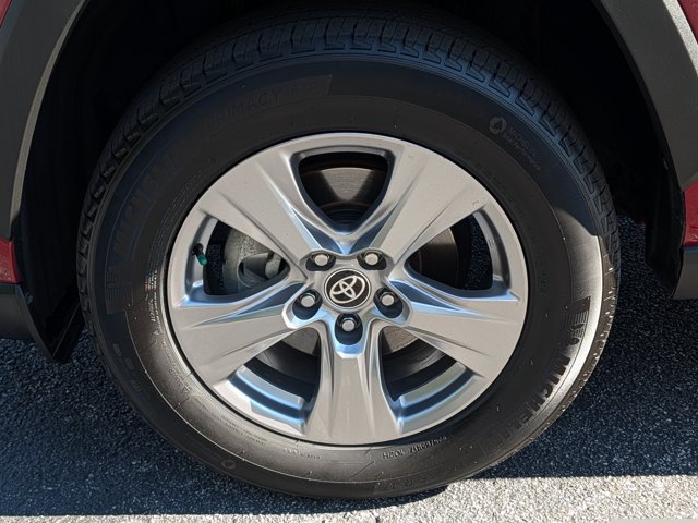 Used 2023 Toyota RAV4 XLE w/ Convenience Package FWD image 11