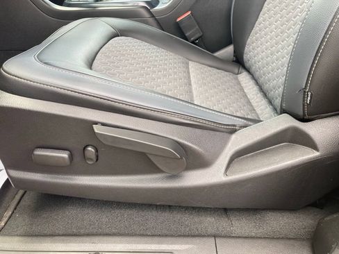 Used 2021 Chevrolet Colorado Z71 AWD/4WD image 4