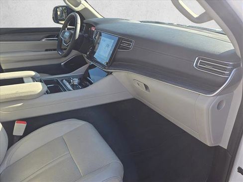Used 2024 Jeep Wagoneer L Series III w/ Flexible Seating Group AWD/4WD image 21