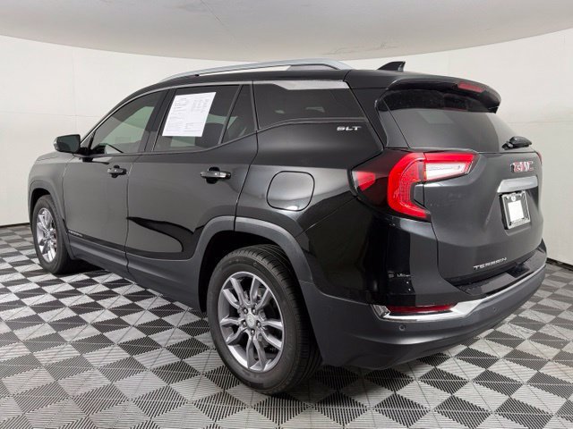 Used 2022 GMC Terrain SLT w/ Tech Package FWD image 3
