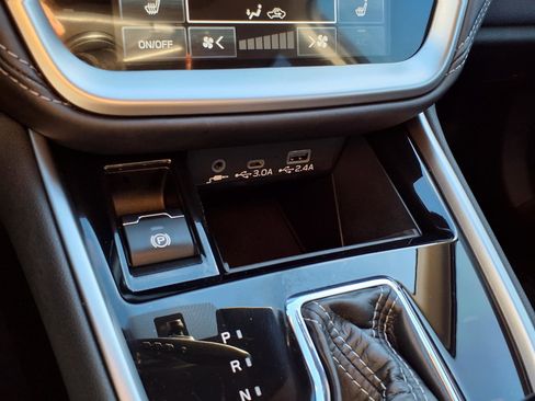 Certified 2025 Subaru Outback Premium image 8