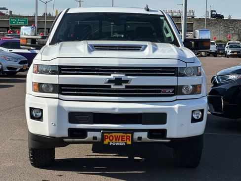 Used 2019 Chevrolet Silverado 3500 LTZ image 9
