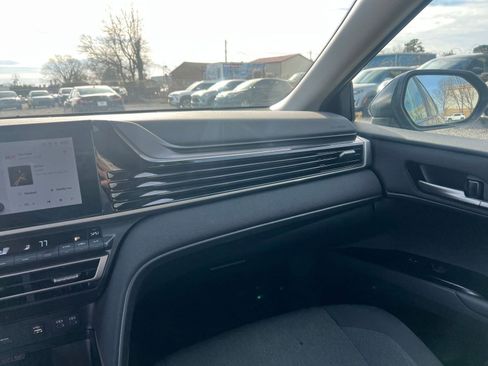 Used 2025 Toyota Camry LE image 34