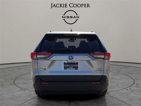 Used 2021 Toyota RAV4 XLE image 4