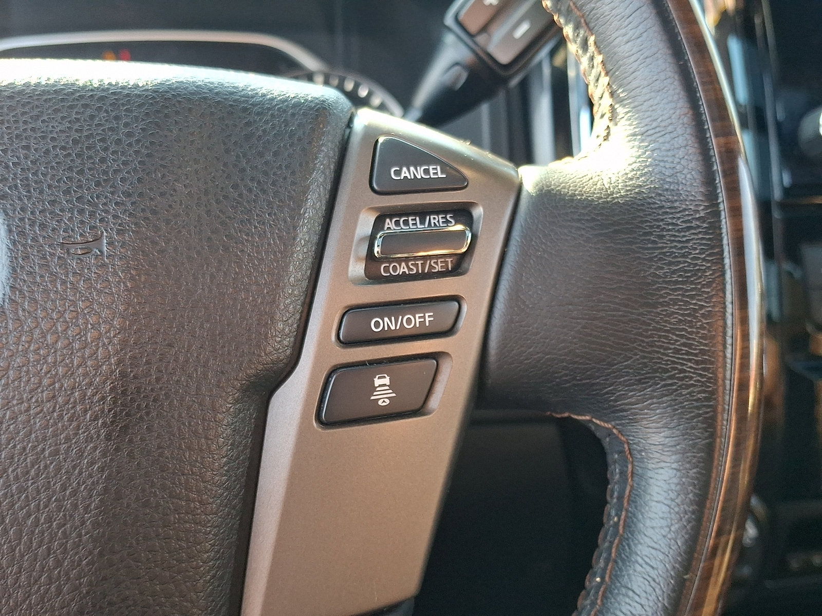 Used 2021 Nissan Titan Platinum Reserve w/ Moonroof Package AWD/4WD image 23
