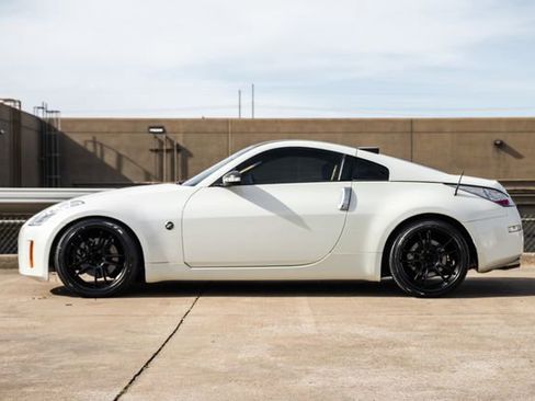 Used 2006 Nissan 350Z Coupe w/ (N93) Cargo Convenience Pkg image 44