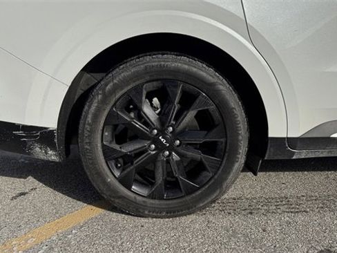 Used 2024 Kia Carnival SX Prestige image 9