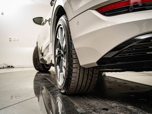 Used 2021 Audi e-tron Premium w/ Convenience Plus Package image 43