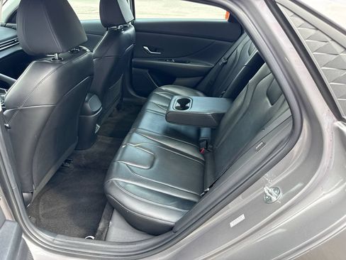 Used 2024 Hyundai Elantra Limited FWD image 11