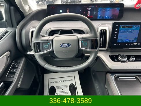 Used 2025 Ford Expedition Max Active AWD/4WD image 14