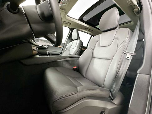 Certified 2025 Volvo XC90 T8 Plus w/ Protection Package Premier image 16