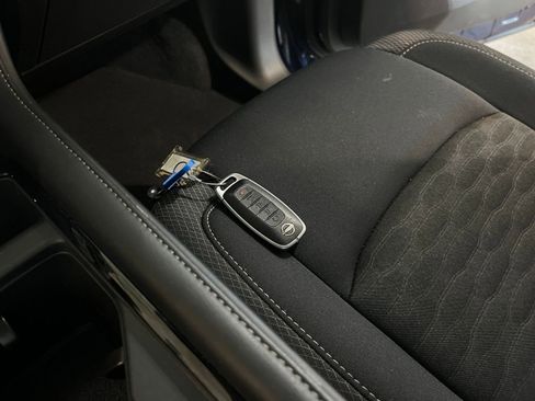 Used 2025 Nissan Pathfinder SV AWD/4WD image 21