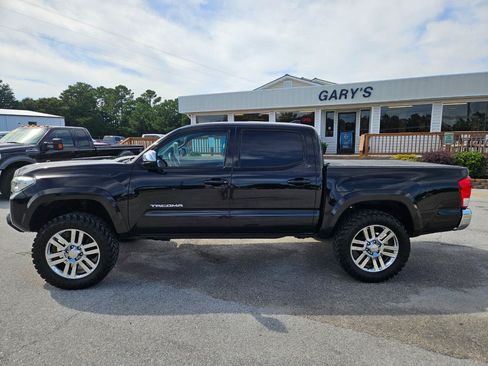 Used 2016 Toyota Tacoma SR5 w/ SR5 Appearance Package (SN) AWD/4WD image 3