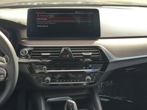 Certified 2022 BMW 530i w/ Convenience Package image 30