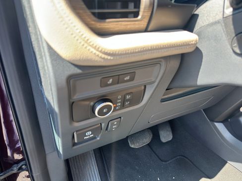 Used 2024 Ford Expedition Max Limited image 18