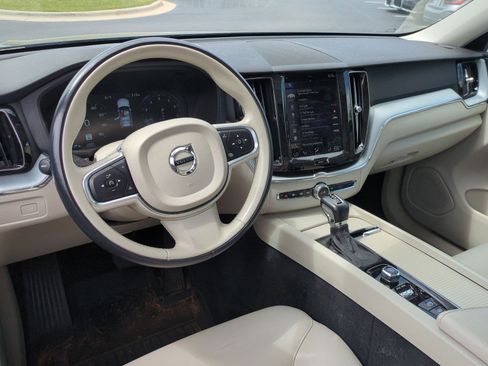 Used 2018 Volvo XC60 T6 Momentum w/ Convenience Package AWD/4WD image 28