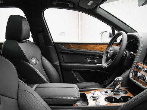 New 2025 Bentley Bentayga image 45