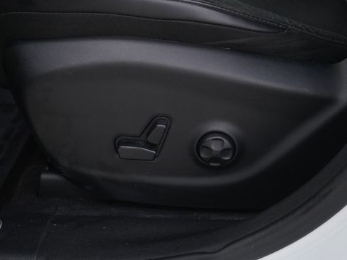 Used 2019 Jeep Cherokee Limited w/ Luxury Group image 28