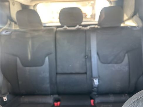 Used 2016 Jeep Renegade Latitude w/ Popular Equipment Group image 23