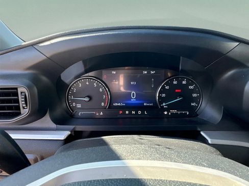 Used 2023 Ford Explorer XLT AWD/4WD image 39
