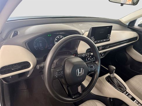 Used 2024 Honda HR-V LX image 9