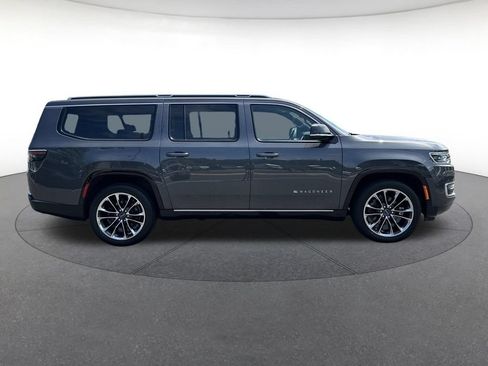 Certified 2024 Jeep Wagoneer L Series III w/ Premium Group I AWD/4WD image 7