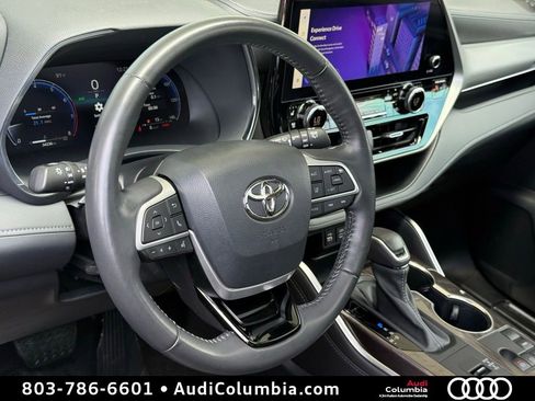 Used 2023 Toyota Highlander Platinum FWD image 18
