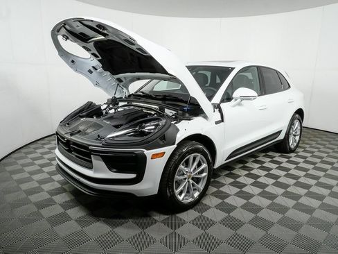 Used 2026 Porsche Macan AWD/4WD image 35