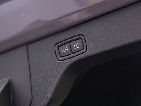 New 2025 Porsche Macan 4S Electric image 33