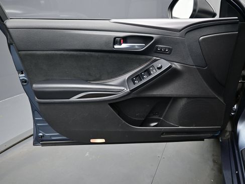 Used 2019 Toyota Avalon Touring w/ Advanced Safety Package FWD image 9