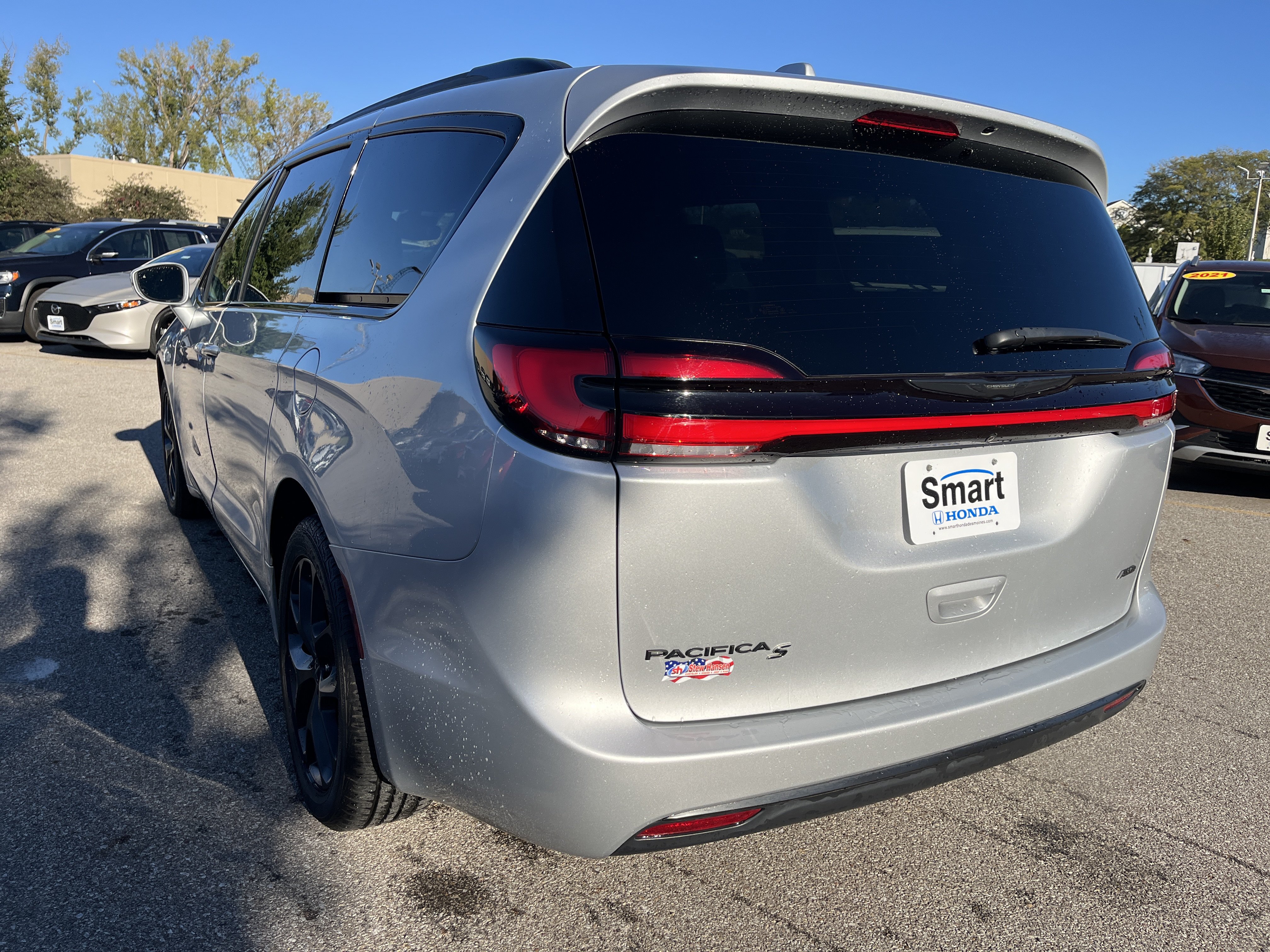 Used 2022 Chrysler Pacifica Touring-L w/ S Appearance Package AWD/4WD image 6