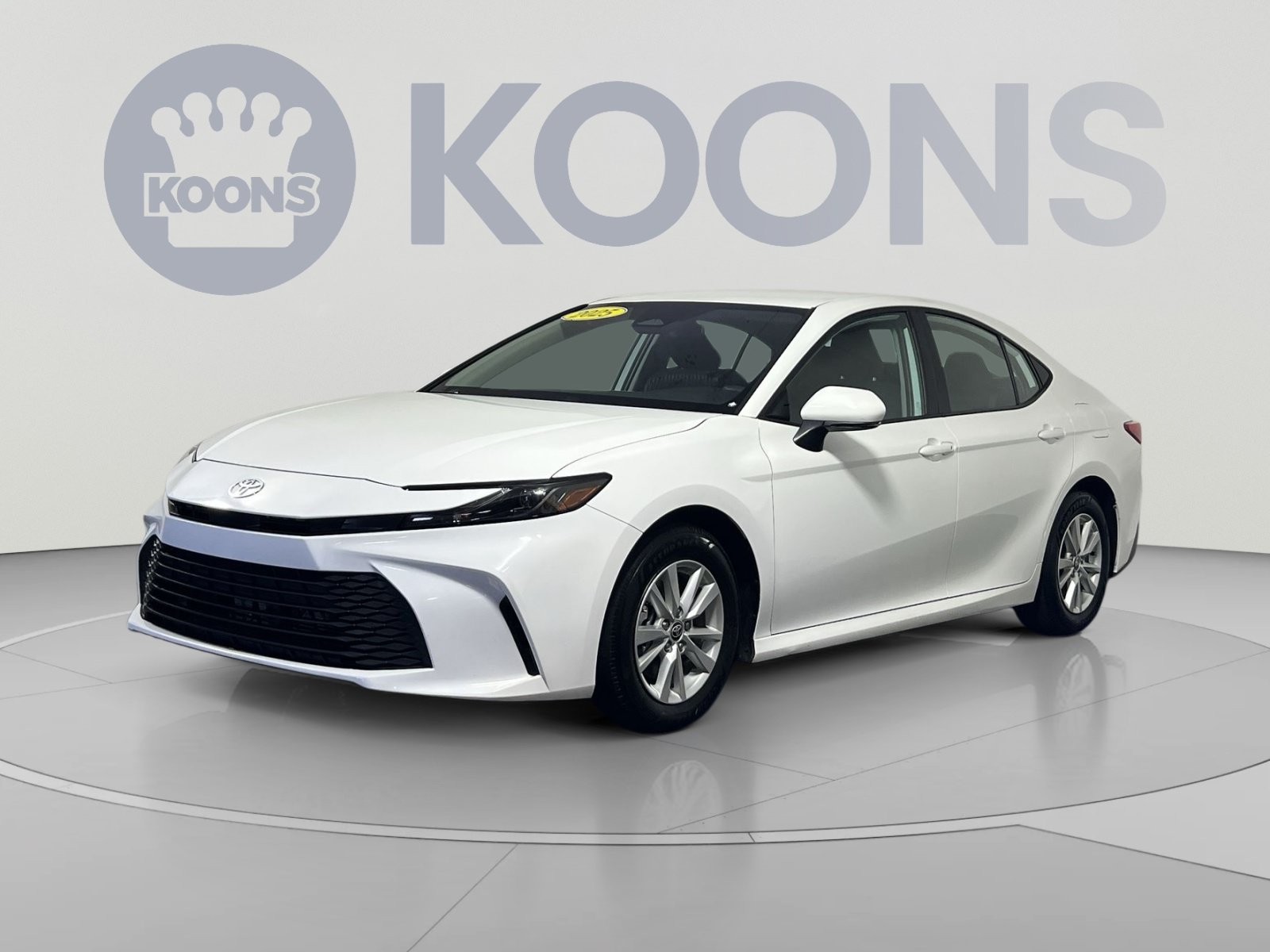 Used 2025 Toyota Camry LE FWD image 1