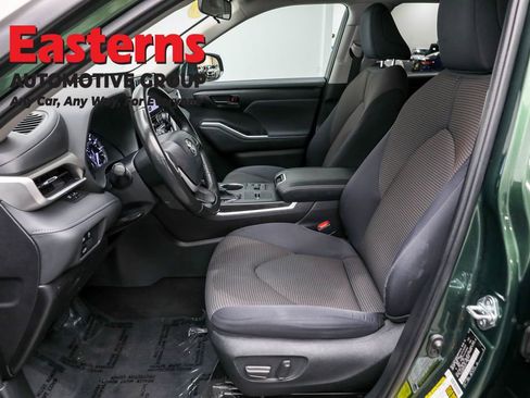 Used 2023 Toyota Highlander LE image 14