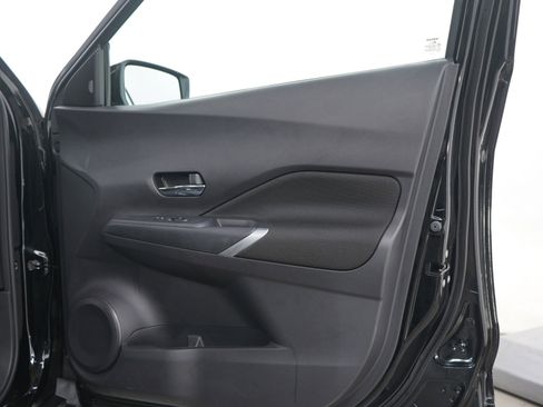 Used 2024 Nissan Kicks SV image 9