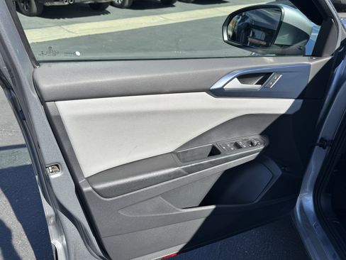 Used 2022 Volkswagen Taos SE w/ IQ.Drive SE Package image 14