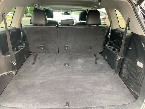 Used 2018 Toyota Highlander XLE w/ Carpet Mat Package (TMS) AWD/4WD image 10