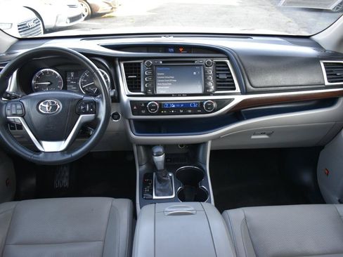 Used 2016 Toyota Highlander Limited FWD image 11