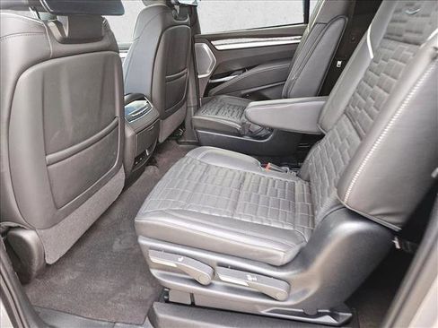 Certified 2025 Cadillac Escalade ESV Sport Platinum AWD/4WD image 9