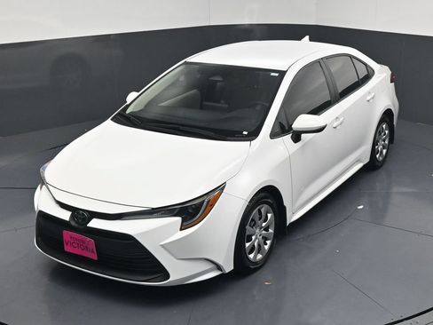 Used 2025 Toyota Corolla LE FWD image 15