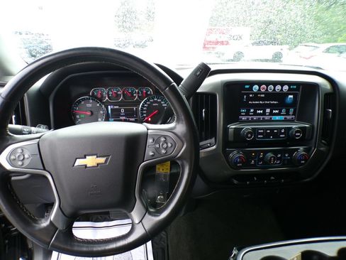 Used 2018 Chevrolet Silverado 1500 LT w/ LT Eassist Package AWD/4WD image 10