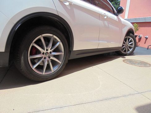 Used 2019 Alfa Romeo Stelvio Ti Lusso w/ Quick Order Package 22X Lusso image 24