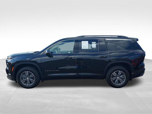 Used 2025 Chevrolet Traverse LT w/ Driver Confidence Package AWD/4WD image 2