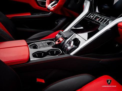 Used 2021 Lamborghini Urus AWD/4WD image 46