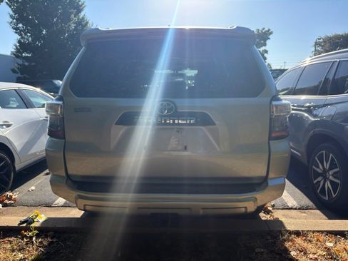 Used 2018 Toyota 4Runner TRD Off-Road AWD/4WD image 6