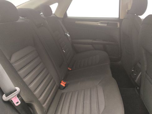 Used 2017 Ford Fusion SE w/ Fusion SE Technology Package image 19