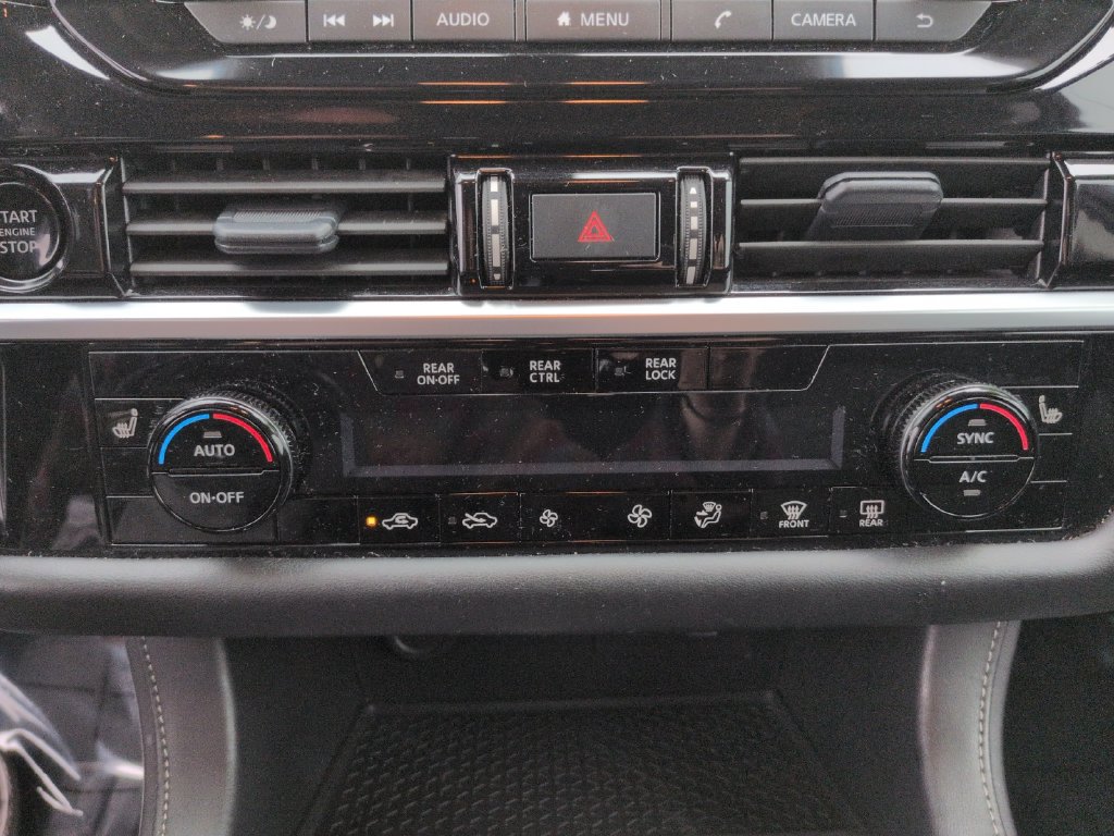 Used 2025 Nissan Pathfinder SV AWD/4WD image 16
