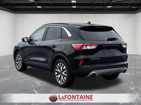 Used 2020 Ford Escape Titanium image 3