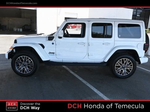 Used 2022 Jeep Wrangler Unlimited Sahara image 4