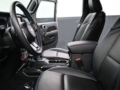 Used 2023 Jeep Wrangler Unlimited Rubicon 4xe w/ Cold Weather Group AWD/4WD image 7
