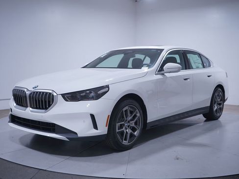 New 2026 BMW 530i RWD image 1
